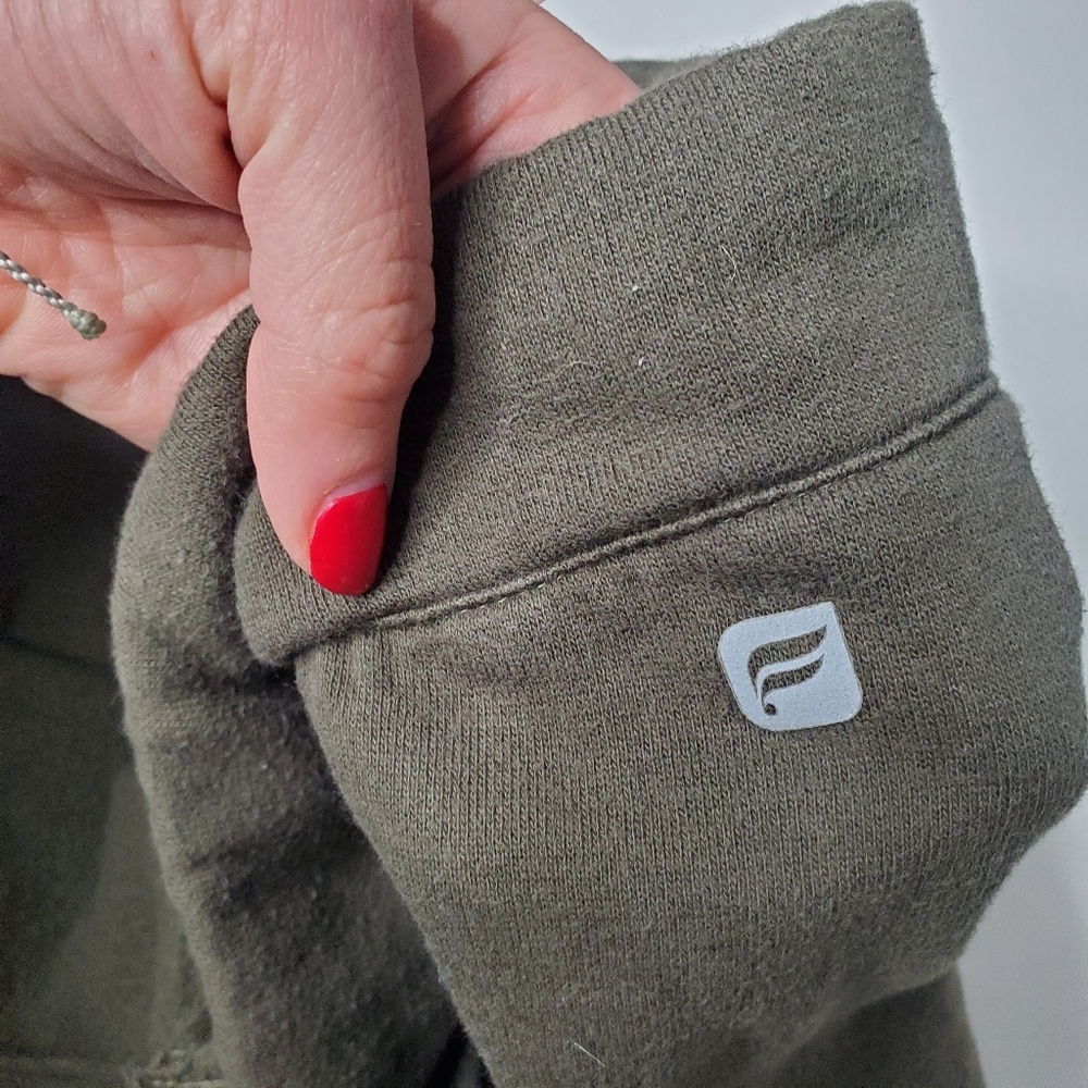 Fabletics || Green Capri Joggers - Picture 2 of 5